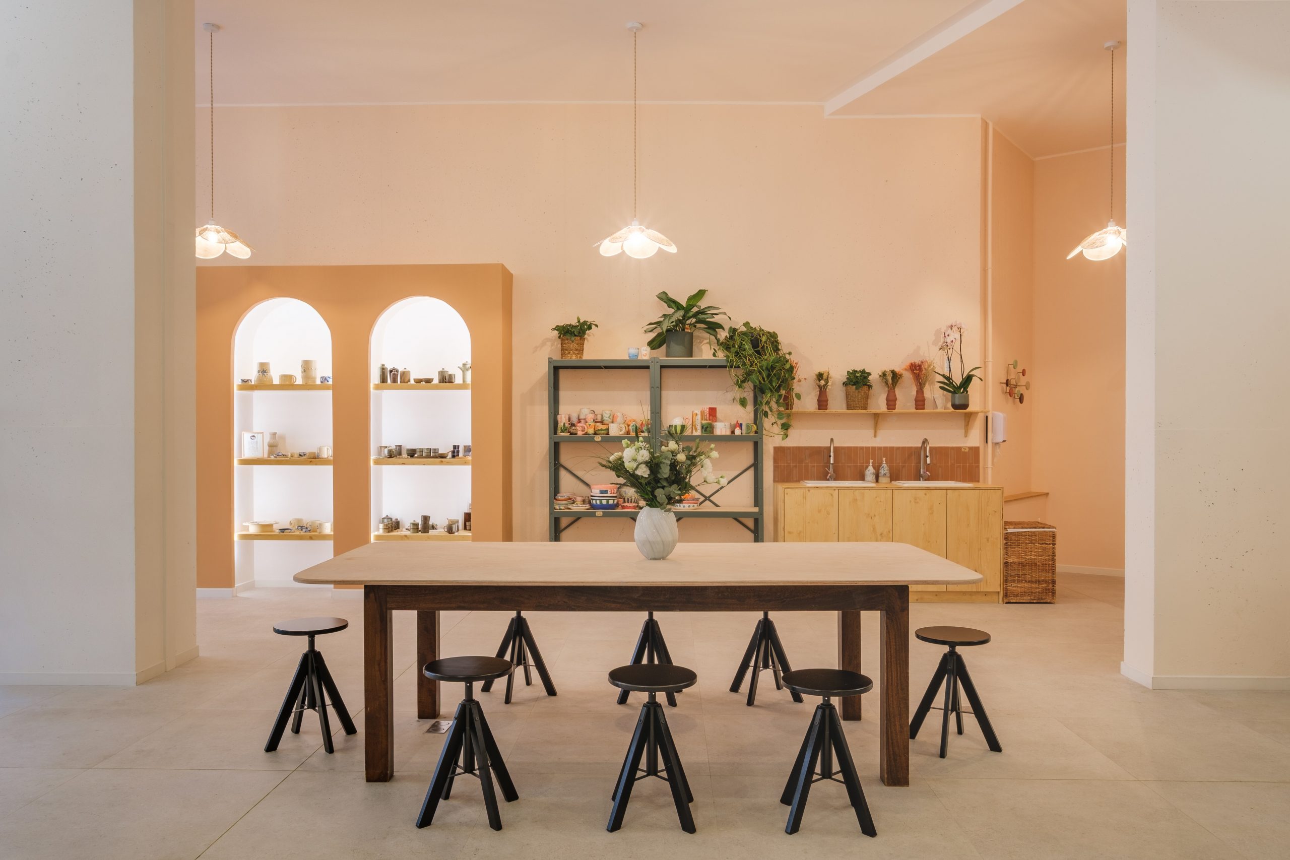 Architecture d’intérieur retail – Espace modelage et atelier créatif à Antibes
